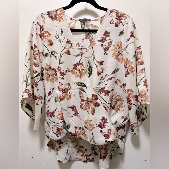 West Kei Floral Blouse Size Small White and Burgundy Faux Wrap Flutter Sleeve - Picture 1 of 6